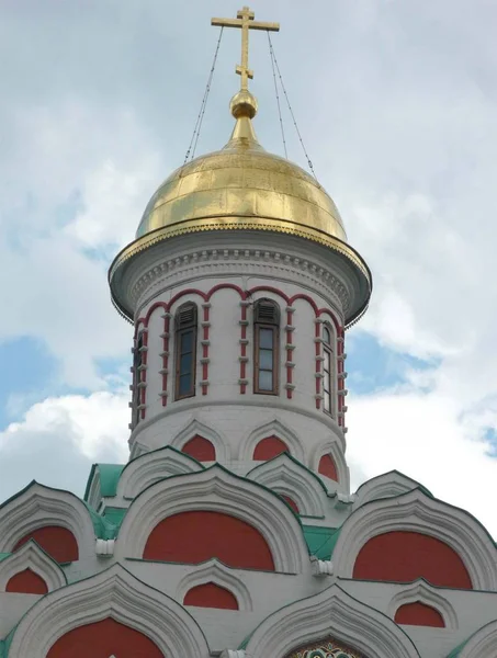 Kilisenin kubbesi — Stok fotoğraf