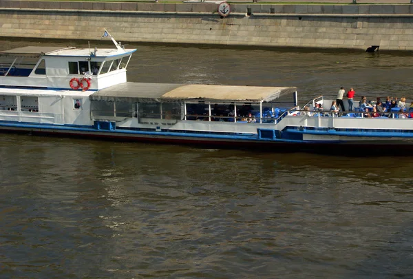 Σκάφος στο ποτάμι — Φωτογραφία Αρχείου