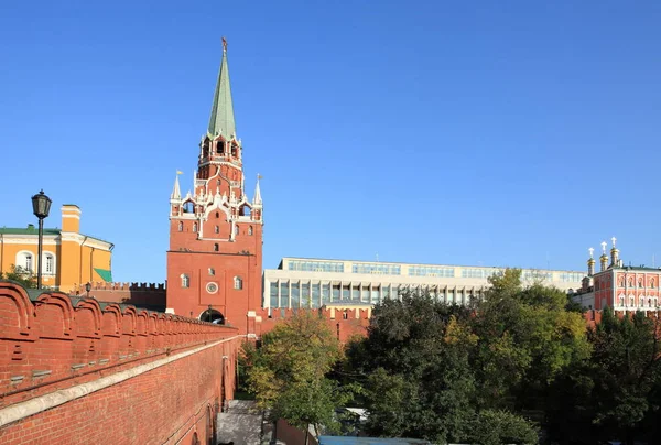 Torre del Kremlin en el fondo del cielo —  Fotos de Stock