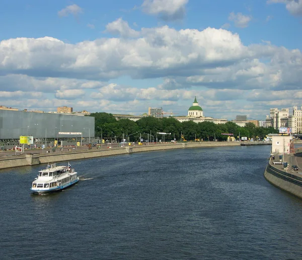 Quay on river — Stock Photo, Image