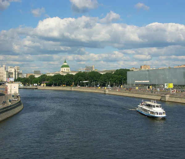 Quay on river — Stock Photo, Image