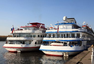 Her gün üç aralıklı gemi demirlenecek.