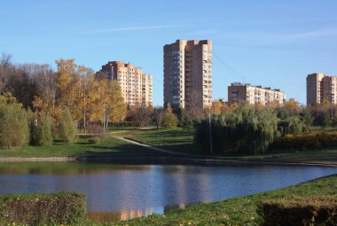Şehir parkında sonbahar
