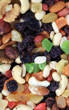 Kuru, güneşli yaz gününde kurutulmuş meyve seti.