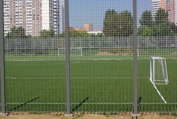 Campo Futebol Perto Cerca Dia Ensolarado — Fotografia de Stock