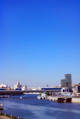 Gündüzleri nehir manzarası