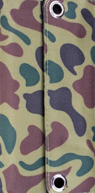 Askeri çanta kuru güneşli yaz gününde