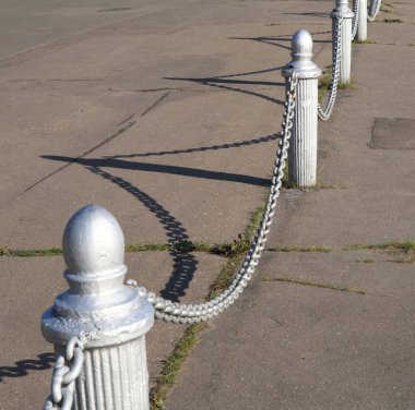 Nehir limanının çiti