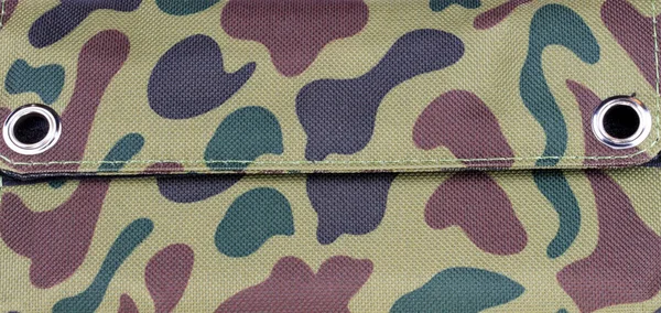 Askeri çanta kuru güneşli yaz gününde