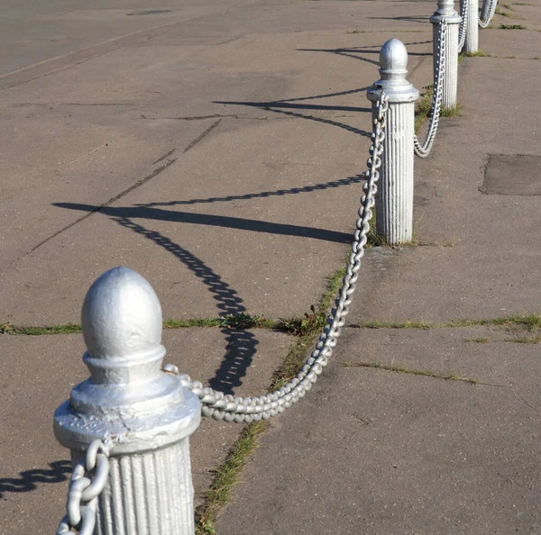 Nehir limanının çiti