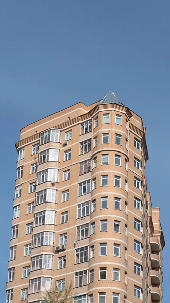 Gökyüzü Arkaplanındaki Binasının Kenarı — Stok fotoğraf