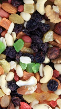 Kuru, güneşli yaz gününde kurutulmuş meyve seti.