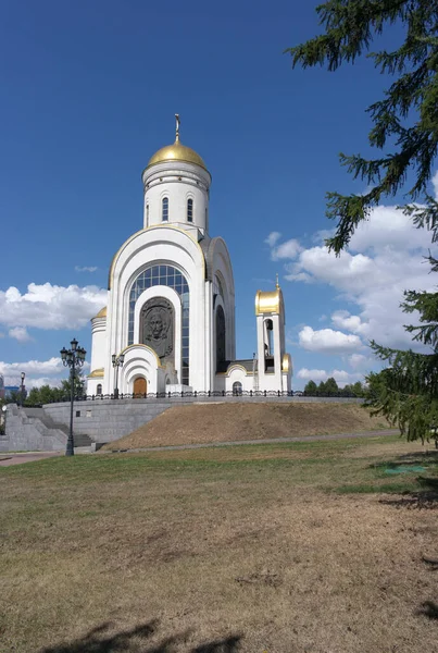 Kirche Bei Trockenem Sonnigem Sommertag — Stockfoto