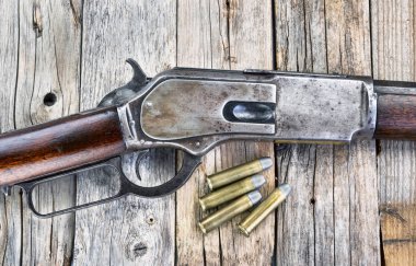 Antik 1876 kolu eylem kovboy tüfeği.