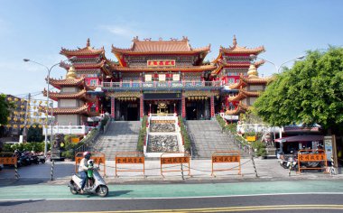 Kaohsiung, Tayvan - Aralık 15,2018 - Kaohsiung, Tayvan tapınakta Buddest. Şehrin bir liman kentidir ve 2.7 milyon nüfusa sahiptir.