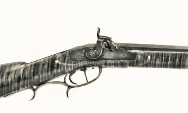 Antika perküsyon dağ tüfek civarında 1840 kaplan akçaağaç ahşap ile yapılan ve çift küme Tetikleyiciler 50 kalibre siyah beyaz.