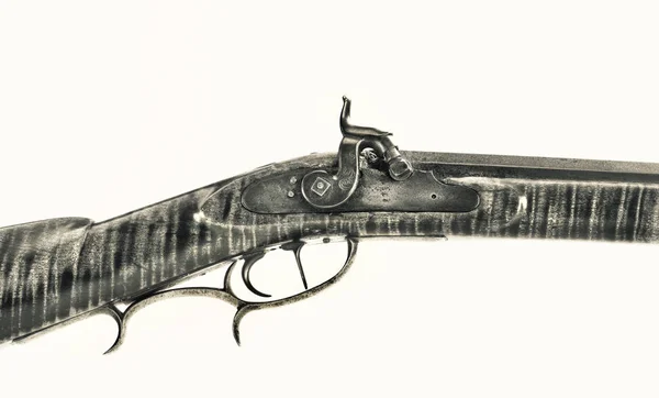 1840前后制造的古董敲击山步枪 带有虎枫木和50口径的黑白双套触发器 — 图库照片