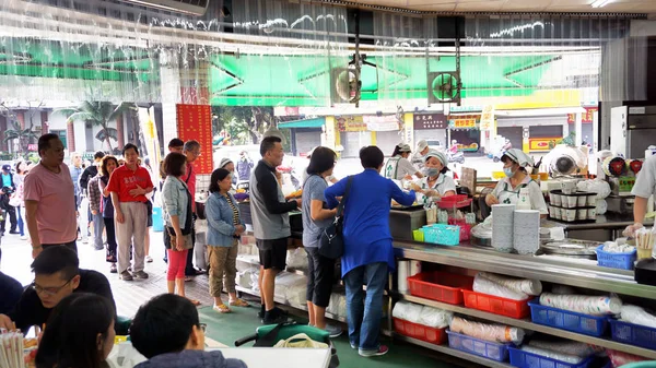  Kaohsiung, Tayvan - Aralık 8,2018 - popüler sabah Restoran Kaohsiung, Tayvan satırları nerede her zaman büyük yiyecek almak için uzun.                              