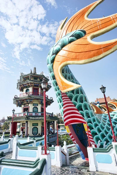 Kaohsiung Tajwan Dec 2018 Chodnik Pagoda Smoka Jezioro Lotosu Kaohsiung — Zdjęcie stockowe