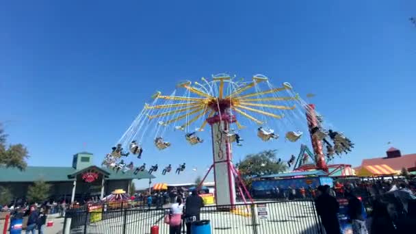 Dallas Texas Március 2019 Carnival Swing Lovagolni Emberek Birtoklás Móka — Stock videók