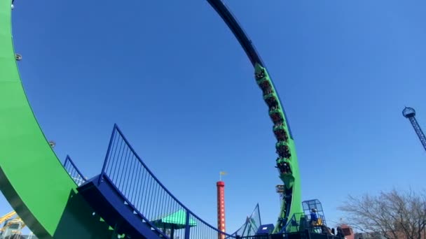 Anel Carnaval Passeio Fogo Com Pilotos Divertindo — Vídeo de Stock