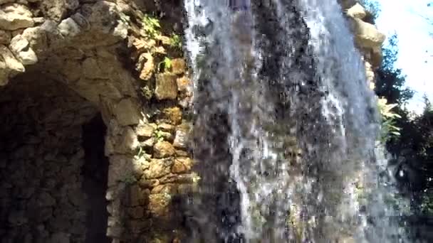 Розщеплення Води Водоспадах Річкових Скелях — стокове відео