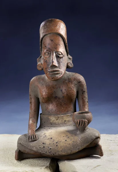 Real estatueta pré-colombiana por volta dos 2000 anos . . — Fotografia de Stock