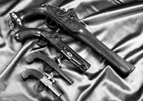 Gamla antika pistoler. — Stockfoto