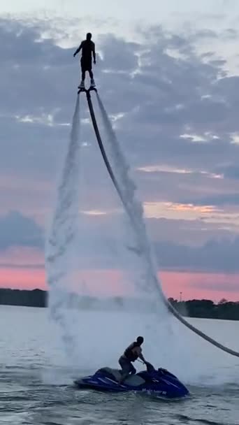 Man Flying Jet Fly Board Lake Arlington Texas — стоковое видео