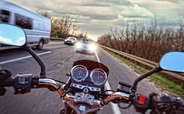バイクと車の衝突の近く — ストック写真