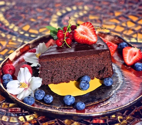 Chocolate Brownie Cake Garnished Fruit — Stock Photo, Image