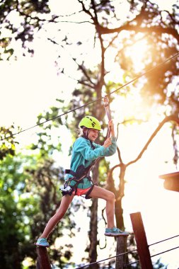 bir ip parkta macera