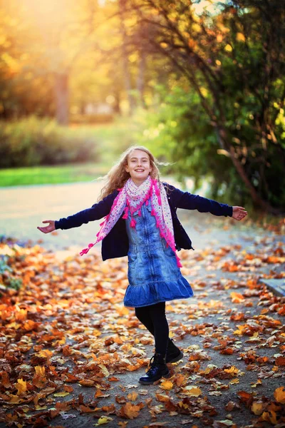 Happy Dancing Young Girl Park — Stock Photo, Image