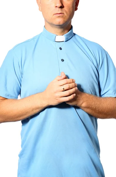 Priester Auf Weißem Hintergrund Mit Gefalteten Händen — Stockfoto