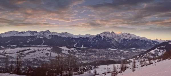 güzel görünümü Zakopane şehir ve Tatra Dağları