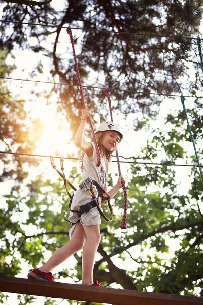 rota bir ip park - engelleri bir genç kız