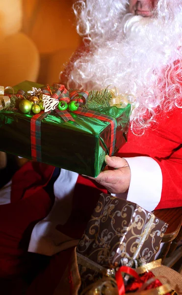 Santa Claus Con Gota Nochebuena —  Fotos de Stock
