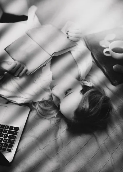 Pensive Woman Reading Book Home — Stock Photo, Image