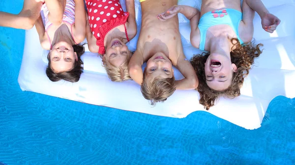 Kleine Kinder Haben Einem Heißen Sommertag Freude Pool — Stockfoto