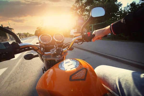 Conduce Una Motocicleta Día Soleado —  Fotos de Stock