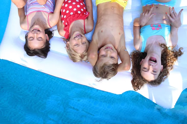 Kleine Kinder Haben Einem Heißen Sommertag Freude Pool — Stockfoto