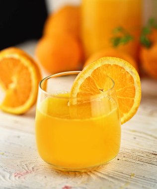 Çok sağlıklı ve sulu portakal suyu.