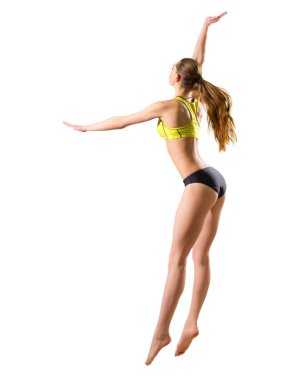 Genç kadın plaj voleybol oyuncu (ver topu ve net olmayan)