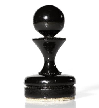 Beyaz arkaplanda satranç taşı