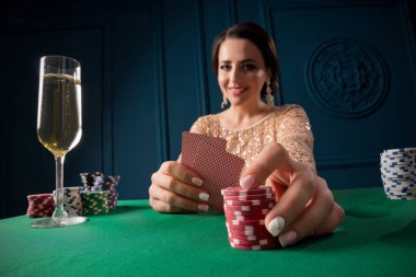 Casino genç güzel kadın