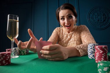 Casino oynamak güzel kadın