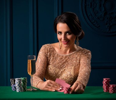 Casino oynamak güzel kadın