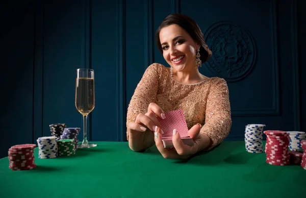 Casino oynamak güzel kadın