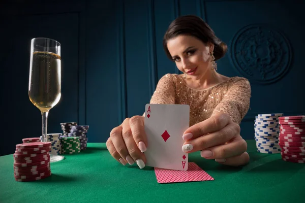 Casino oynamak güzel kadın