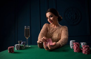 Casino oynamak güzel kadın